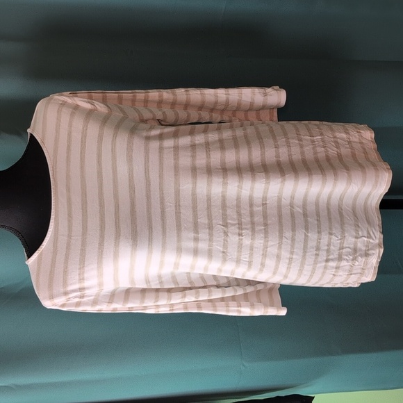 Zenergy By Chico's. Size 1. EUC - Picture 5 of 9